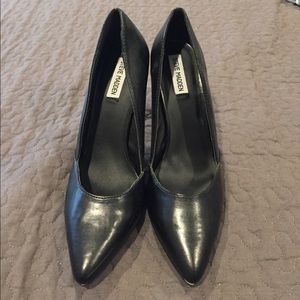 Steve Madden black pointed heels!